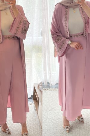 Ensemble brodé rose