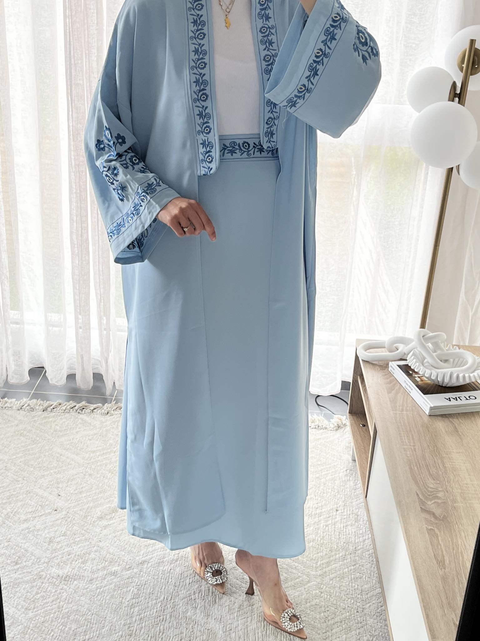 Ensemble brodé bleu