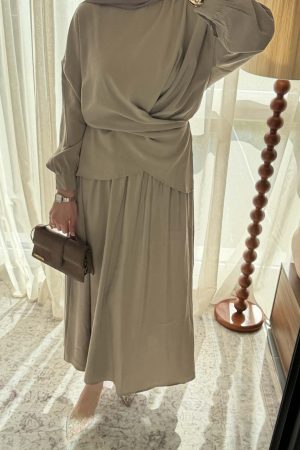 Ensemble jupe avec un haut croisés