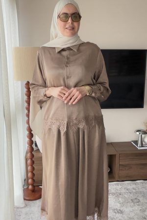 Ensemble avec détails en dentelle