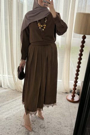 Ensemble avec détails en dentelle